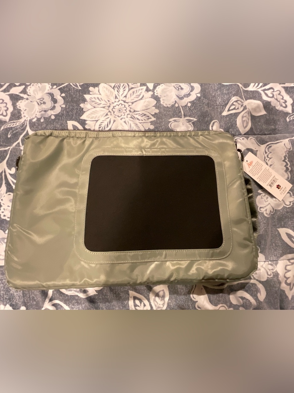 Lug Delta 17” Laptop Case, Sage Green - Picture 2 of 6